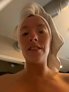 Snapshot of mooviebaby chatting on June 20, 2026, 7:49 pm mooviebaby online show from June 20, 2026, 7:49 pm