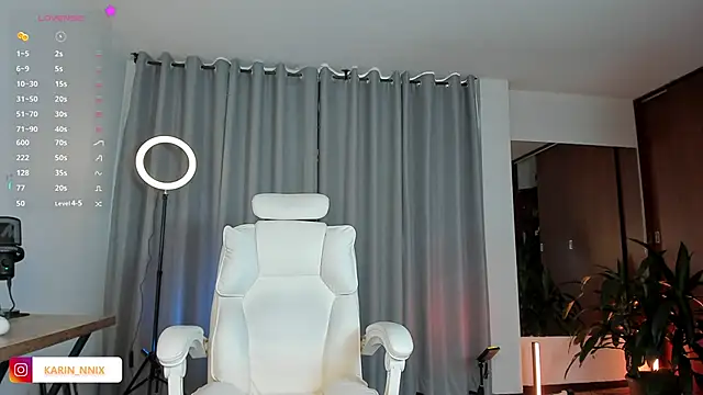 karinnixx online show from April 3, 2026, 8:51 pm