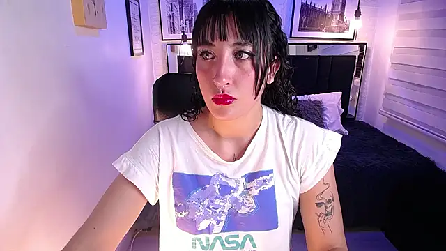 ladyraing online show from February 26, 2026, 7:24 pm