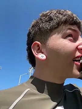 Snapshot of ARON_LUXX chatting on March 1, 2026, 2:19 pm ARON LUXX online show from March 1, 2026, 2:19 pm