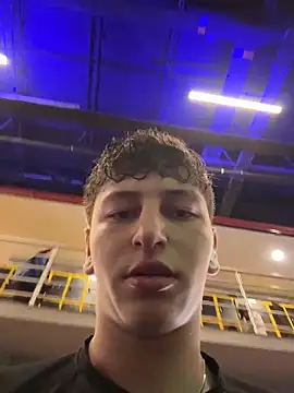 ARON LUXX online show from April 14, 2026, 10:05 pm