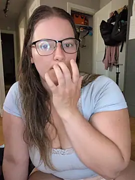 lillythotz online show from June 2, 2026, 7:49 pm
