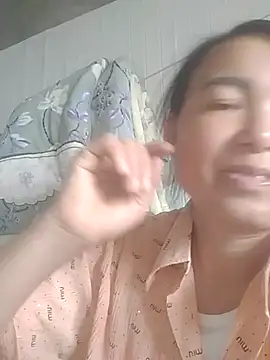 Snapshot of vivi1889 chatting on March 27, 2026, 6:41 am vivi1889 online show from March 27, 2026, 6:41 am