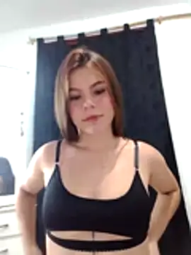 EmiNavarro online show from June 22, 2026, 3:25 am