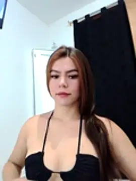 EmiNavarro online show from July 5, 2026, 10:39 pm