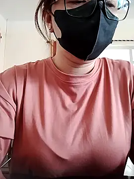 LiilyZi online show from March 16, 2026, 1:44 am