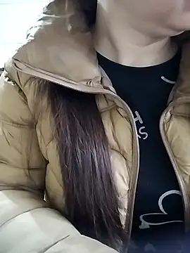 LiilyZi online show from March 19, 2026, 12:47 am