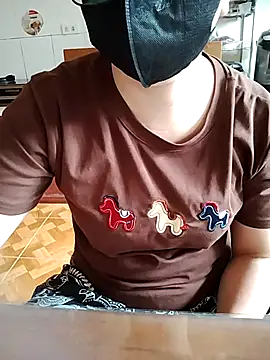 LiilyZi online show from April 3, 2026, 7:17 am