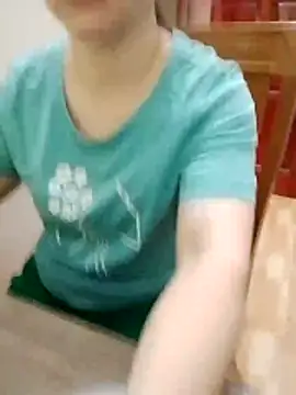 LiilyZi online show from April 14, 2026, 1:11 am