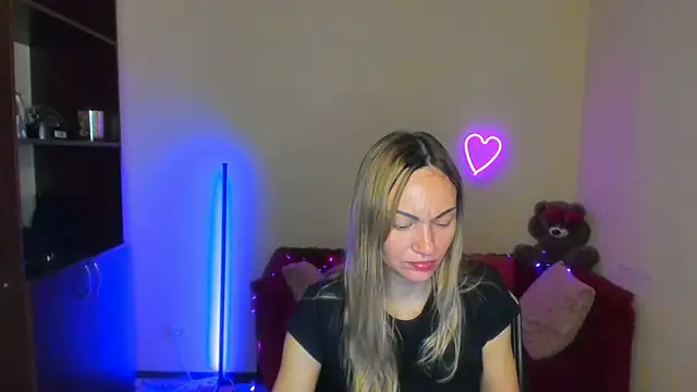 Snapshot of BlondMikey22 chatting on June 10, 2026, 5:28 am BlondMikey22 online show from June 10, 2026, 5:28 am