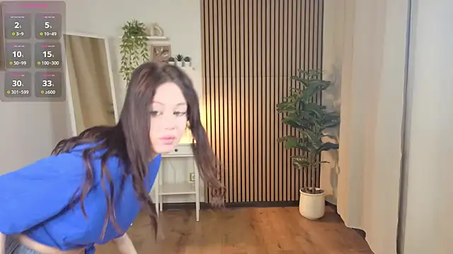 Snapshot of laylaura chatting on February 18, 2026, 8:32 am laylaura online show from February 18, 2026, 8:32 am