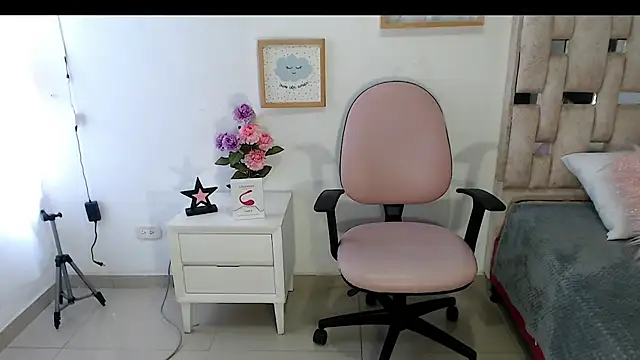 Aantoniaa brown27 online show from February 25, 2026, 2:27 pm