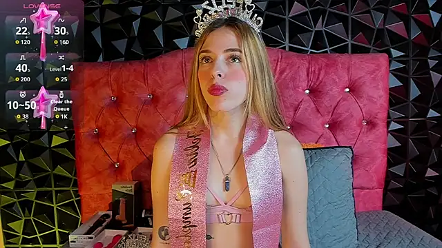 karenwild 1 online show from June 12, 2026, 3:11 pm