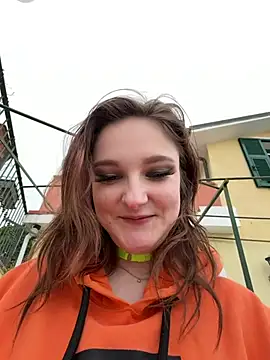 ViviLuu online show from April 7, 2026, 3:34 pm