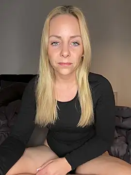 Snapshot of emily-becker22 chatting on April 24, 2026, 6:10 pm emily-becker22 online show from April 24, 2026, 6:10 pm