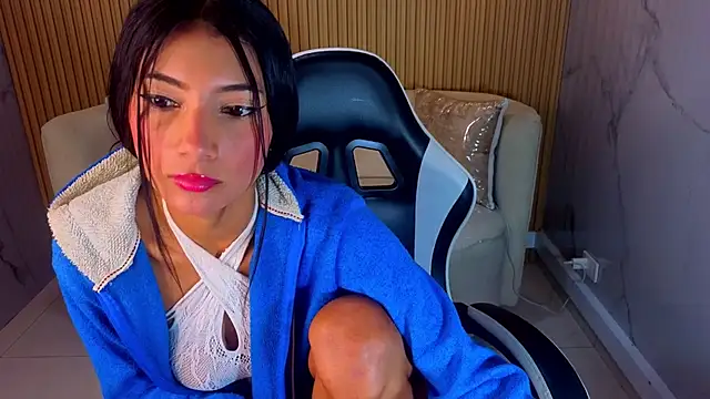 Perla Moon Tx online show from March 5, 2026, 12:45 pm