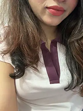 riya sharma11 online show from April 19, 2026, 8:35 am