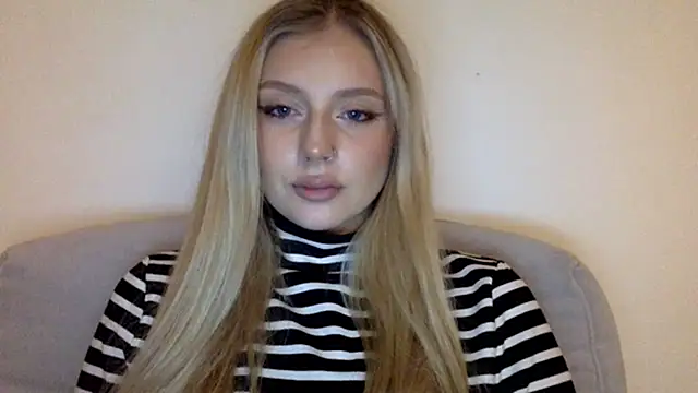 Snapshot of MayaWetDream chatting on February 13, 2026, 2:35 pm MayaWetDream online show from February 13, 2026, 2:35 pm