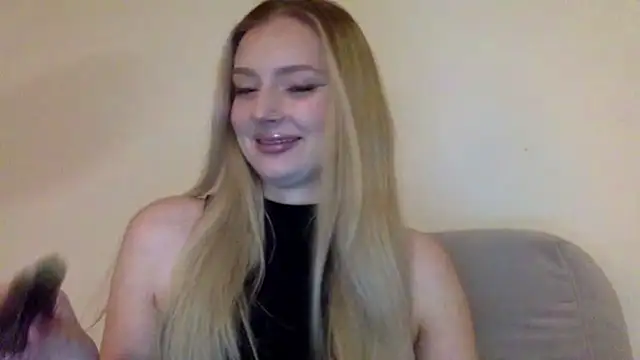 Snapshot of MayaWetDream chatting on February 15, 2026, 5:20 pm MayaWetDream online show from February 15, 2026, 5:20 pm