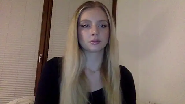 Snapshot of MayaWetDream chatting on March 3, 2026, 9:21 pm MayaWetDream online show from March 3, 2026, 9:21 pm