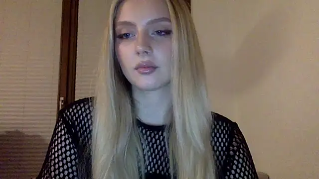 MayaWetDream online show from April 23, 2026, 8:11 pm