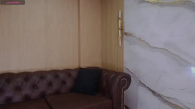Snapshot of rox_luxury_tf chatting on July 9, 2026, 12:53 pm rox luxury tf online show from July 9, 2026, 12:53 pm