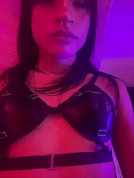 moonlyvelvet online show from February 16, 2026, 5:36 am