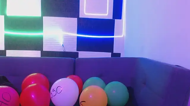 astrid blaze 27 online show from February 16, 2026, 5:53 pm