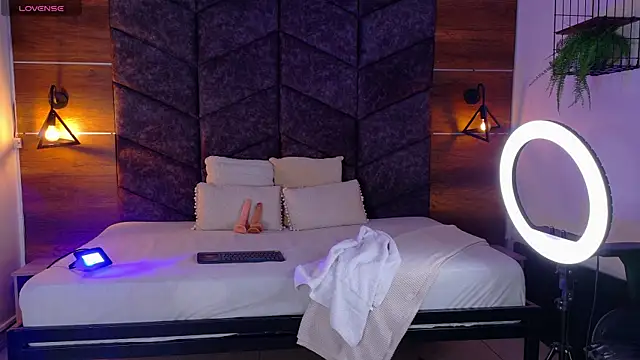 FernandaBrown   online show from April 17, 2026, 7:39 pm