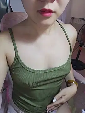 Snapshot of LucyKiss chatting on August 3, 2026, 5:06 am LucyKiss online show from August 3, 2026, 5:06 am
