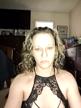 sexyymeli online show from April 17, 2026, 6:05 am