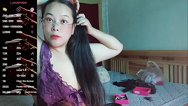 vivi523 online show from April 8, 2026, 2:44 am