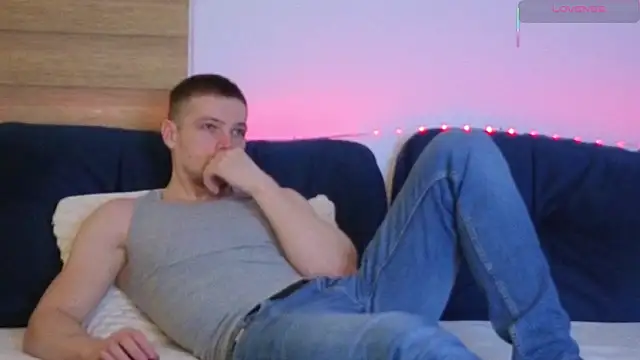 JulianTurner online show from February 14, 2026, 9:39 am