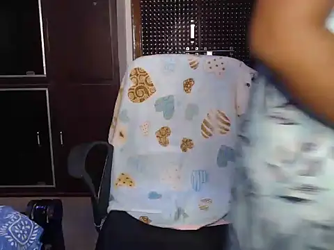 VixenNandhu online show from April 18, 2026, 7:07 pm