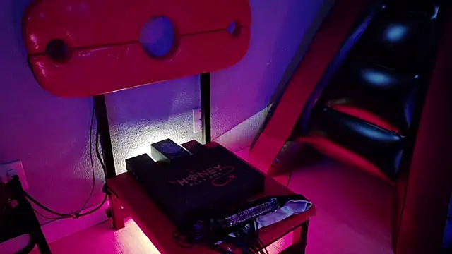 bellaskeykeeper online show from February 11, 2026, 2:11 pm