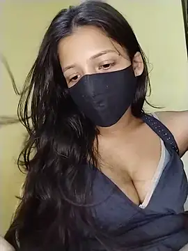 Naina-hott online show from May 12, 2026, 7:11 pm