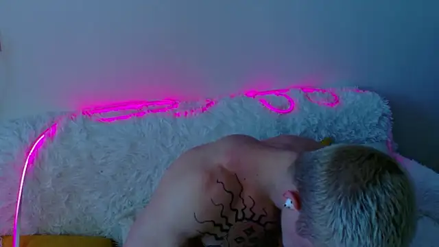 SterlingNoir online show from February 7, 2026, 11:03 am