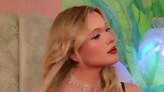 Snapshot of Beckie_White chatting on June 3, 2026, 8:47 pm Beckie White online show from June 3, 2026, 8:47 pm