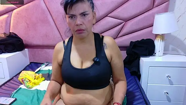 jennifer 0717 online show from April 6, 2026, 2:20 am