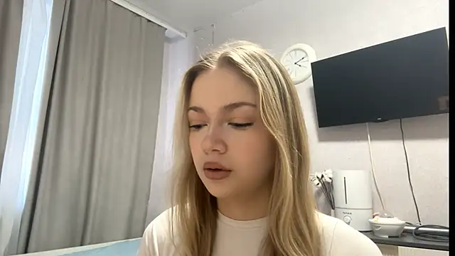 Snapshot of MilaSliger chatting on February 17, 2026, 1:07 pm MilaSliger online show from February 17, 2026, 1:07 pm