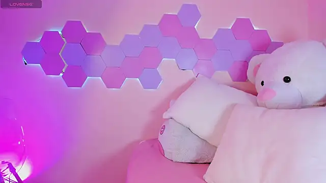 Snapshot of Nicole_Whittee chatting on March 4, 2026, 8:37 pm Nicole Whittee online show from March 4, 2026, 8:37 pm