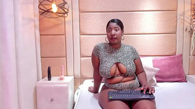 Snapshot of AprilMonroe chatting on February 27, 2026, 4:12 am AprilMonroe online show from February 27, 2026, 4:12 am