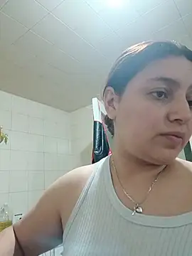 Snapshot of MajoArias chatting on April 23, 2026, 1:07 am MajoArias online show from April 23, 2026, 1:07 am