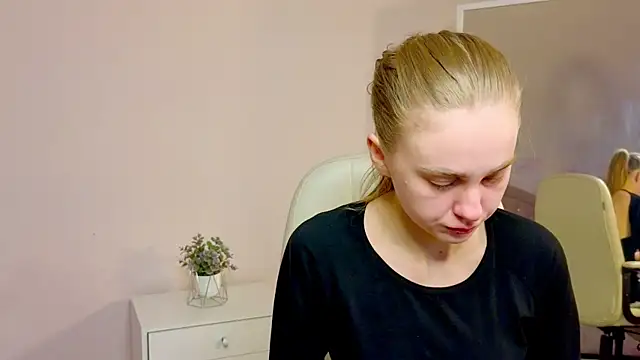 Erica Grace online show from April 22, 2026, 5:32 am