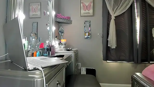 Snapshot of PrincessCutz1 chatting on March 18, 2026, 4:10 pm PrincessCutz1 online show from March 18, 2026, 4:10 pm