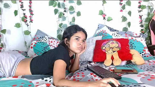 Snapshot of karolsweetvagi chatting on July 25, 2026, 7:44 pm karolsweetvagi online show from July 25, 2026, 7:44 pm