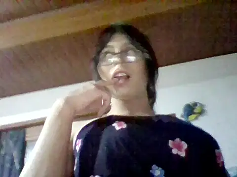 lucyscay  online show from April 6, 2026, 3:15 am