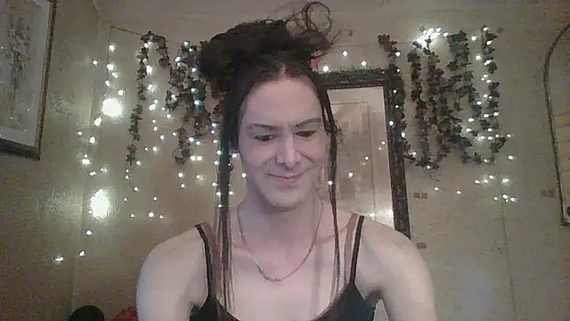 Snapshot of sillymillie4 chatting on February 15, 2026, 10:39 pm sillymillie4 online show from February 15, 2026, 10:39 pm