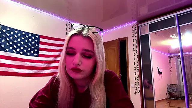 MiaBerlateen online show from March 2, 2026, 5:20 pm