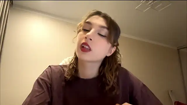 ElliKrovel online show from February 11, 2026, 2:11 pm